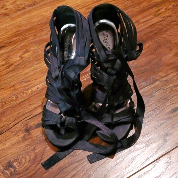 Zigi Soho Black Satin Heels - Picture 4 of 4